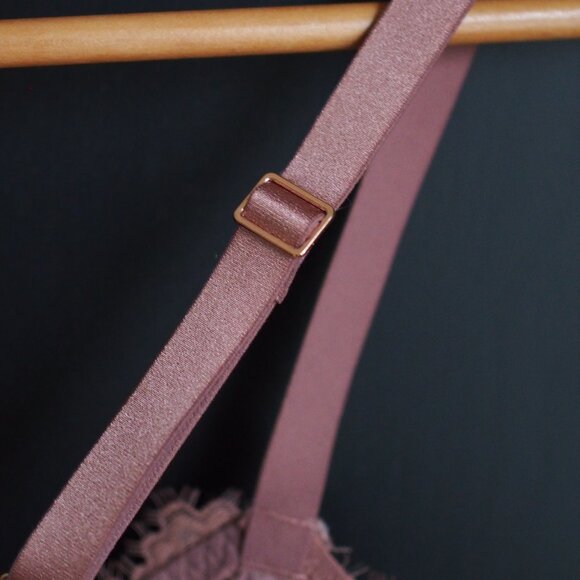 Aerie | NWT Real Power Wireless Lace Plunge Padded Bra - Picture 4 of 8